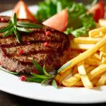 Gli alimenti che potrebbero causare il cancro: quali sono?