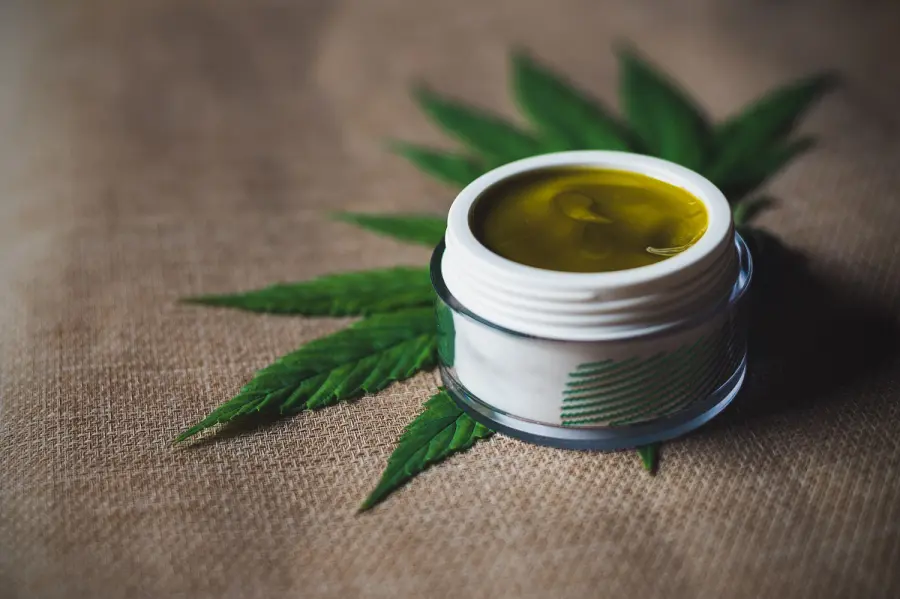 CBD Creme: quali sono gli effetti benefici per i dolori articolari?