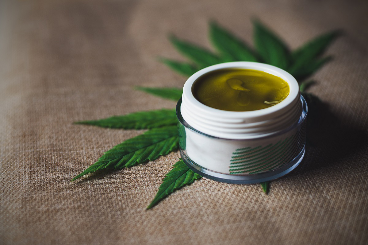 CBD Creme: quali sono gli effetti benefici per i dolori articolari?