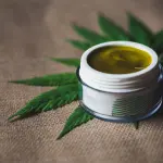 CBD Creme: quali sono gli effetti benefici per i dolori articolari?